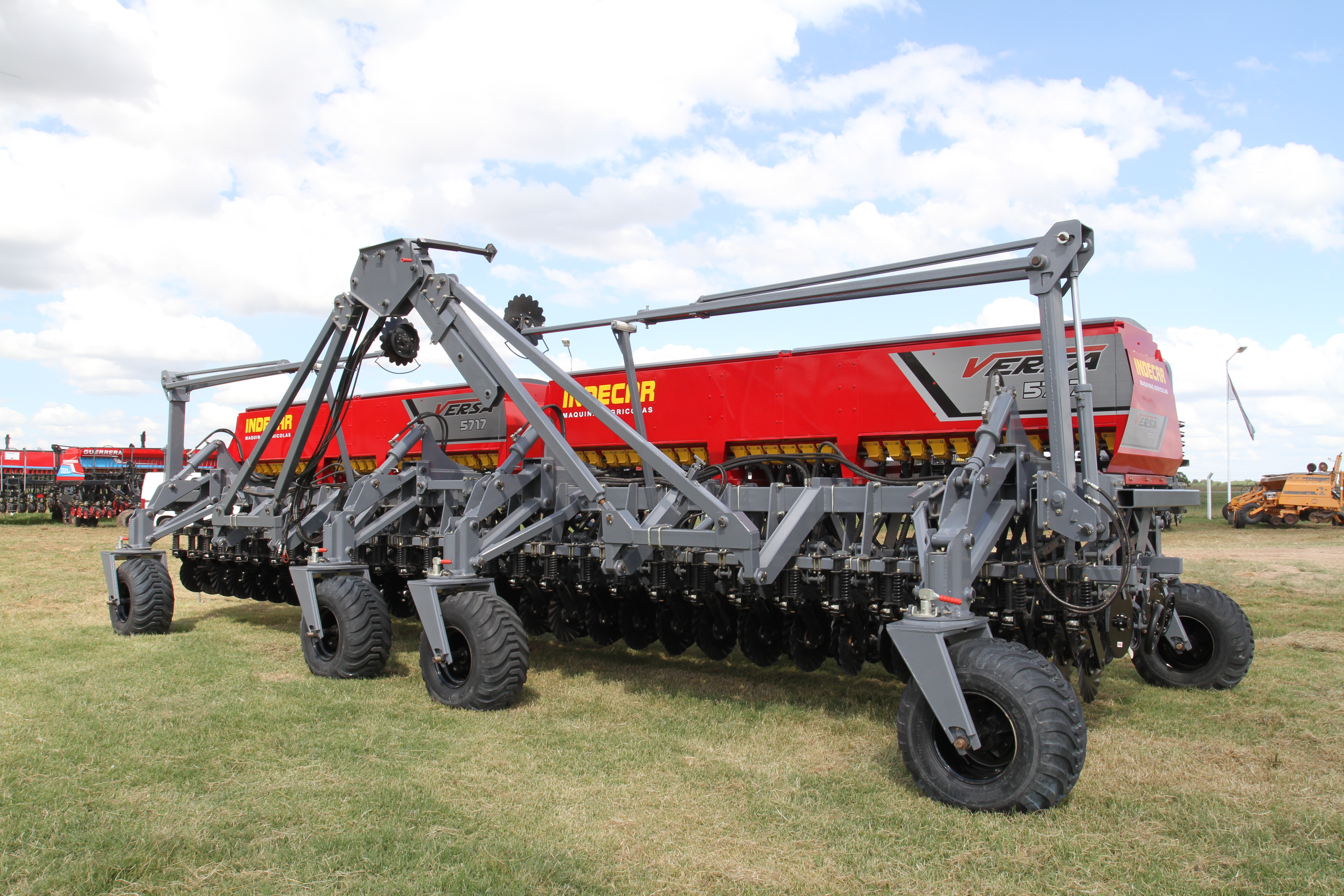 VERSA Sembradora tiro de punta Para pasturas, granos finos y gruesos