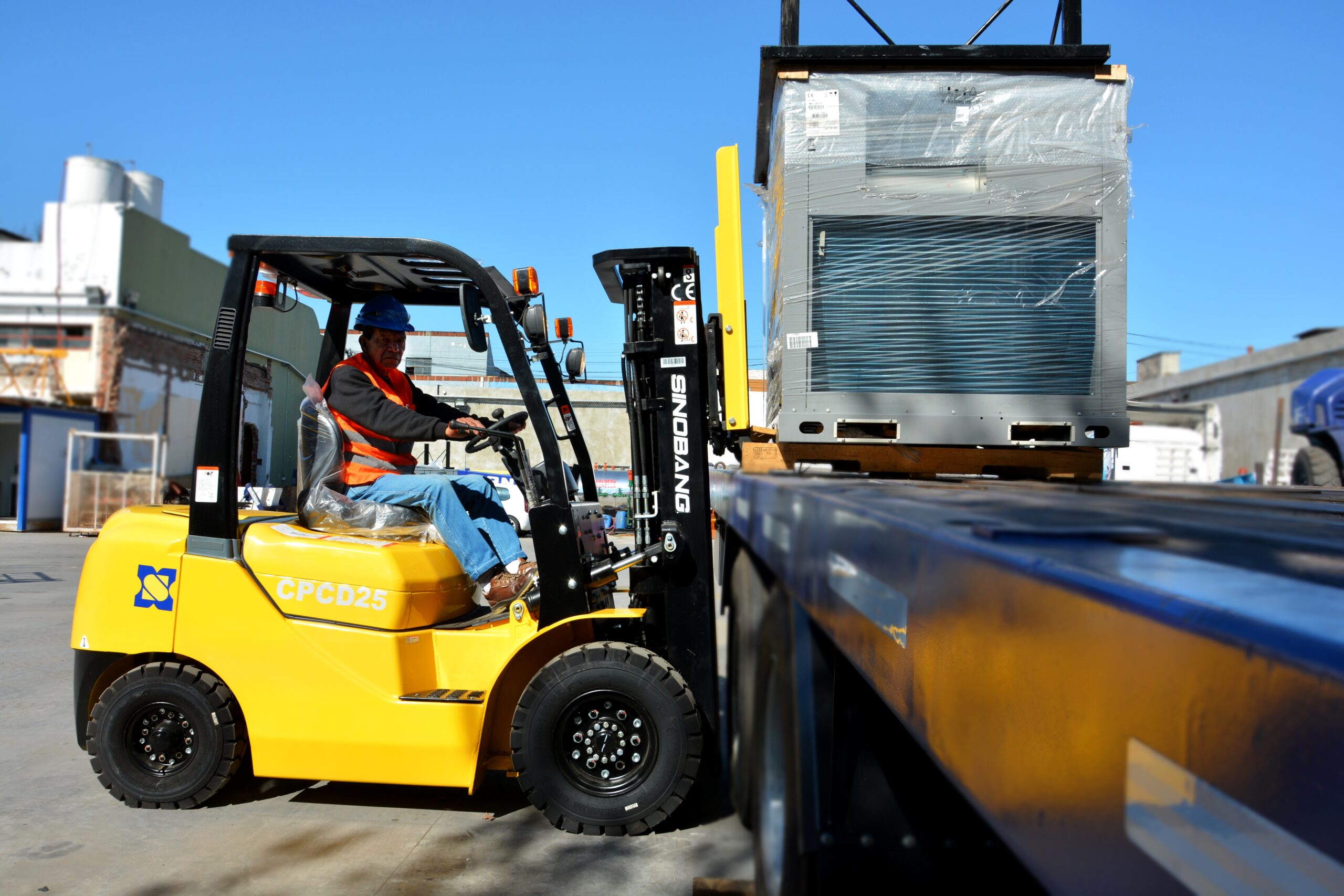 Servicio de alquiler de autoelevadores