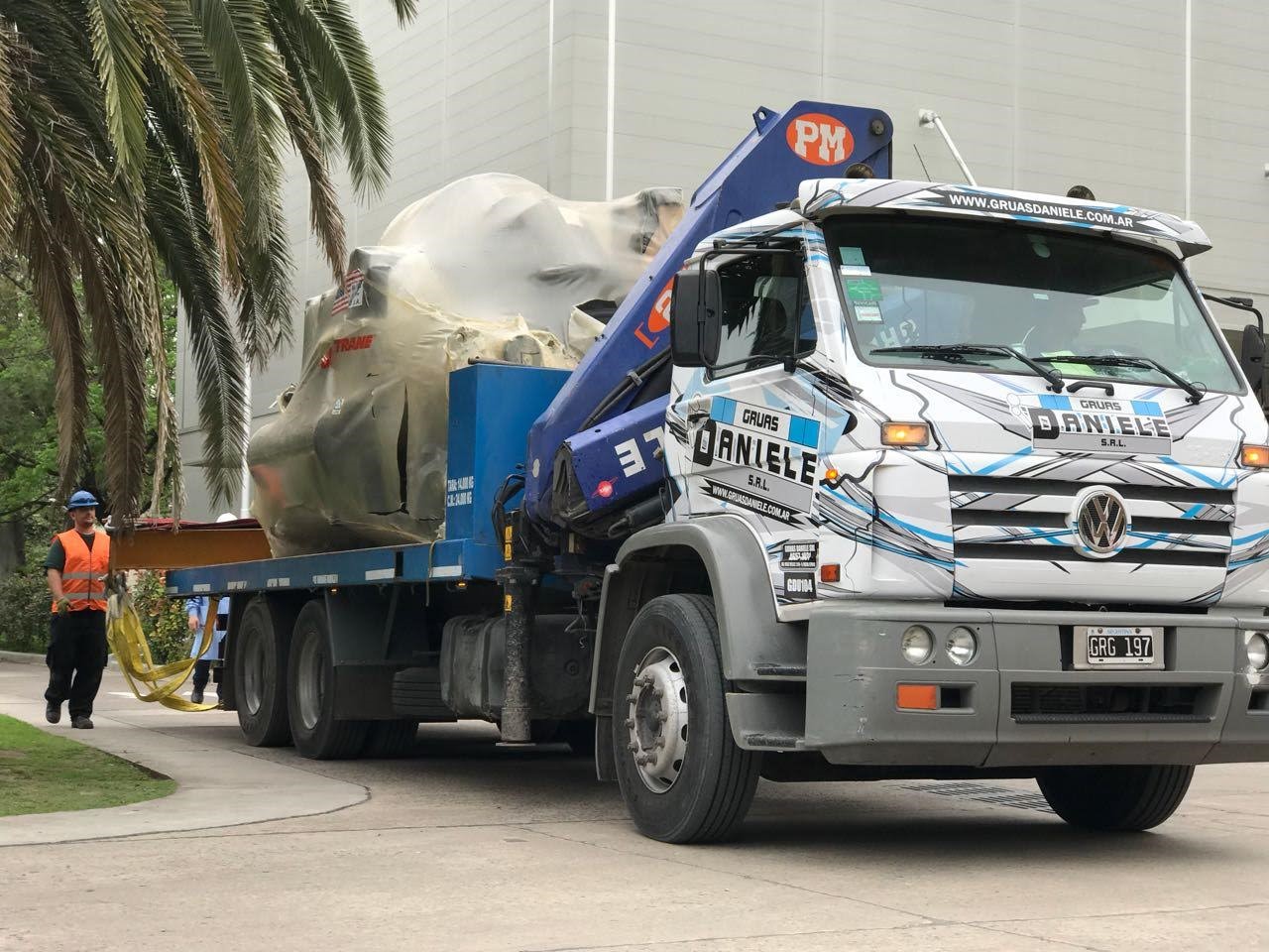 Servicio de alquiler de camiones con Hidrogrúas