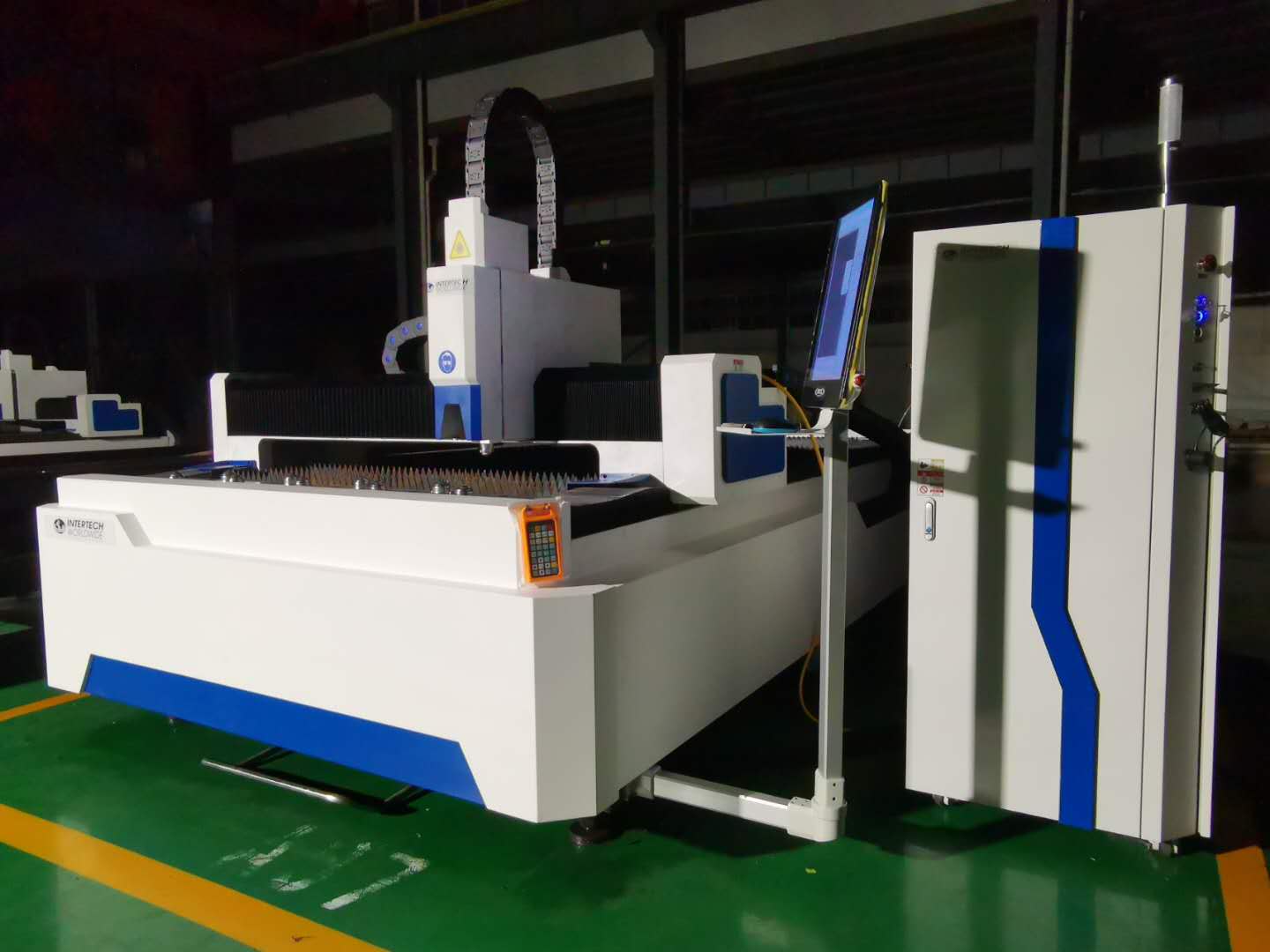 Maquina de corte por laser CNC